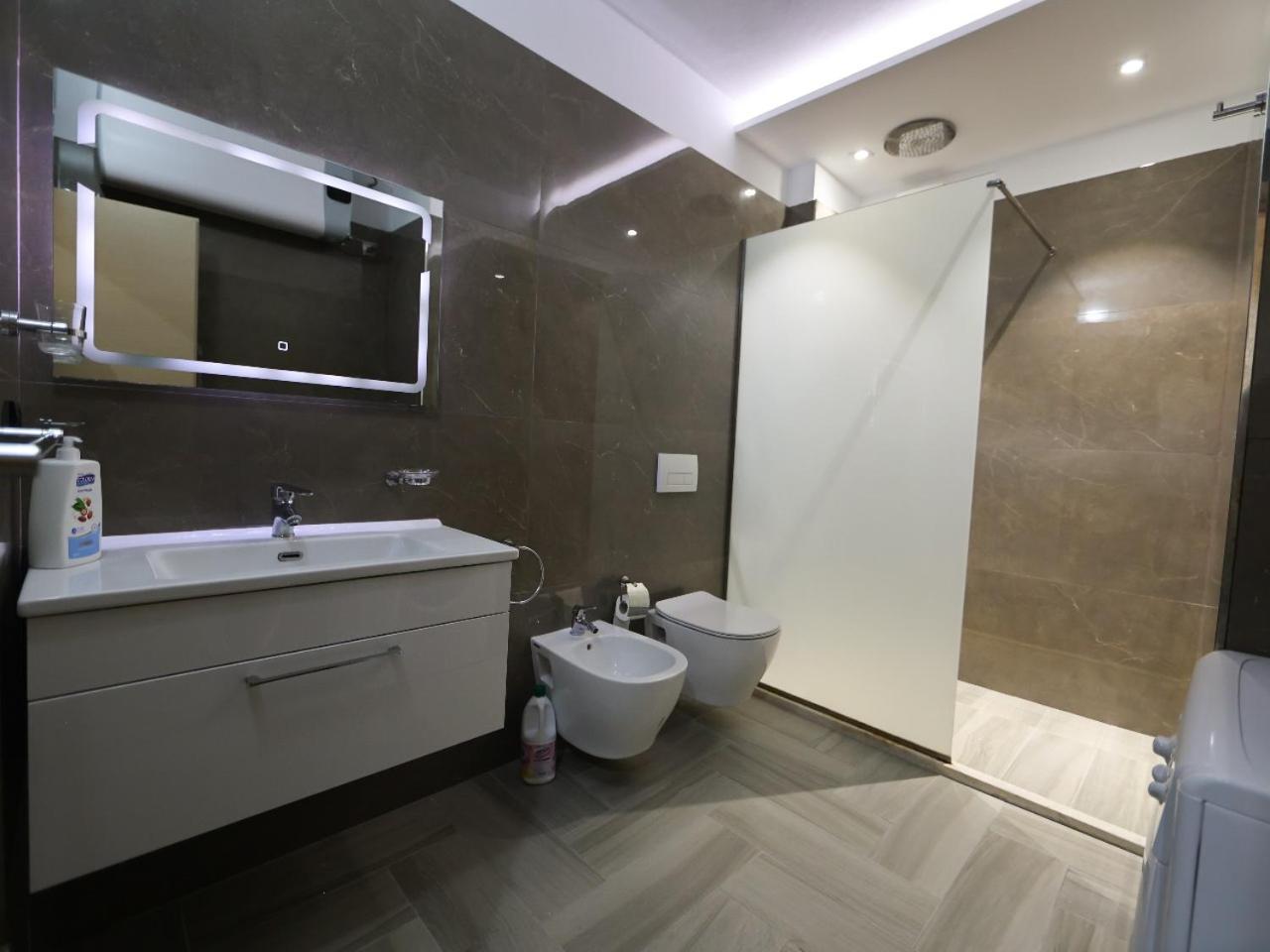 Sea View Apartments Durrës Esterno foto