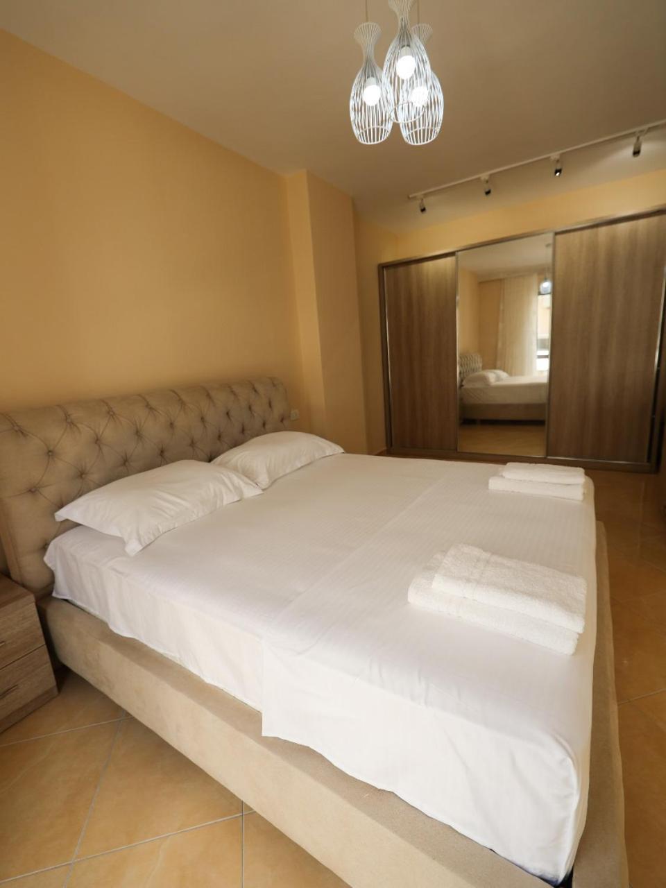Sea View Apartments Durrës Esterno foto