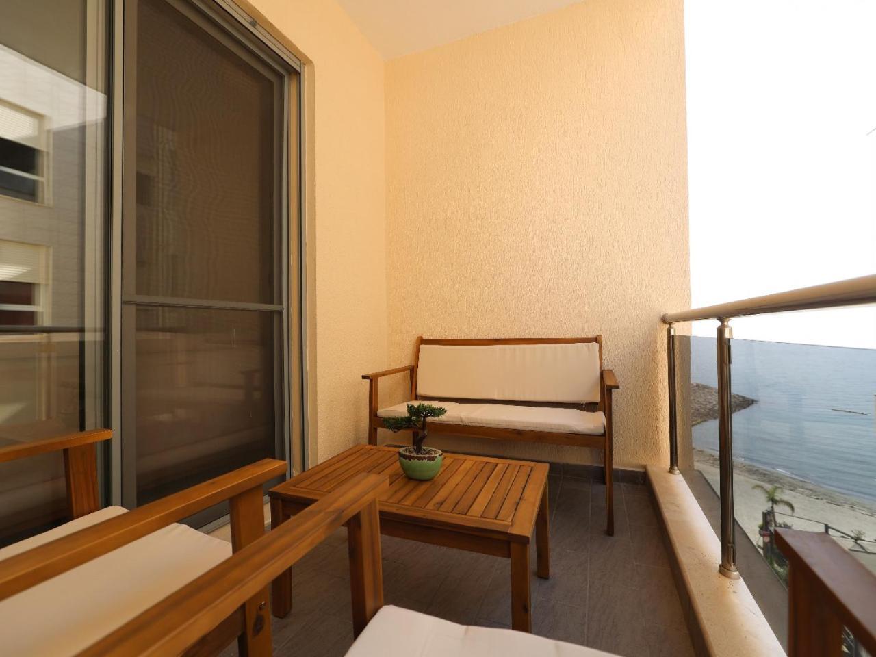 Sea View Apartments Durrës Esterno foto