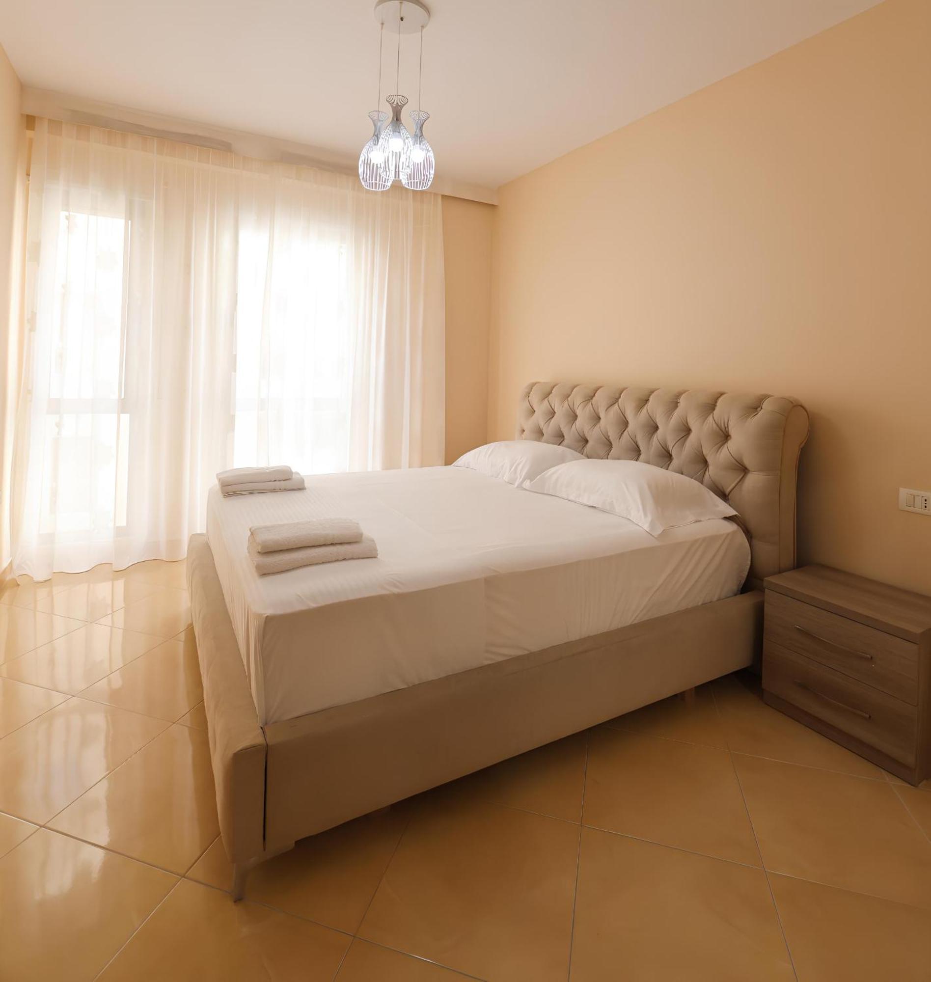 Sea View Apartments Durrës Esterno foto